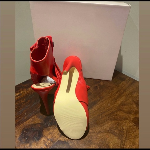 Red leather pump booties - Picture 4 of 5